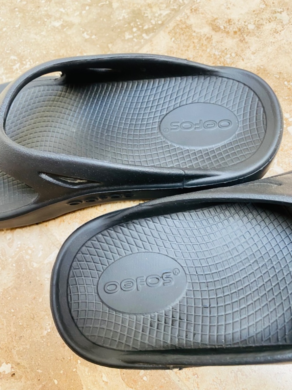OOFOS Women’s Fip Flops - Picture 3 of 5